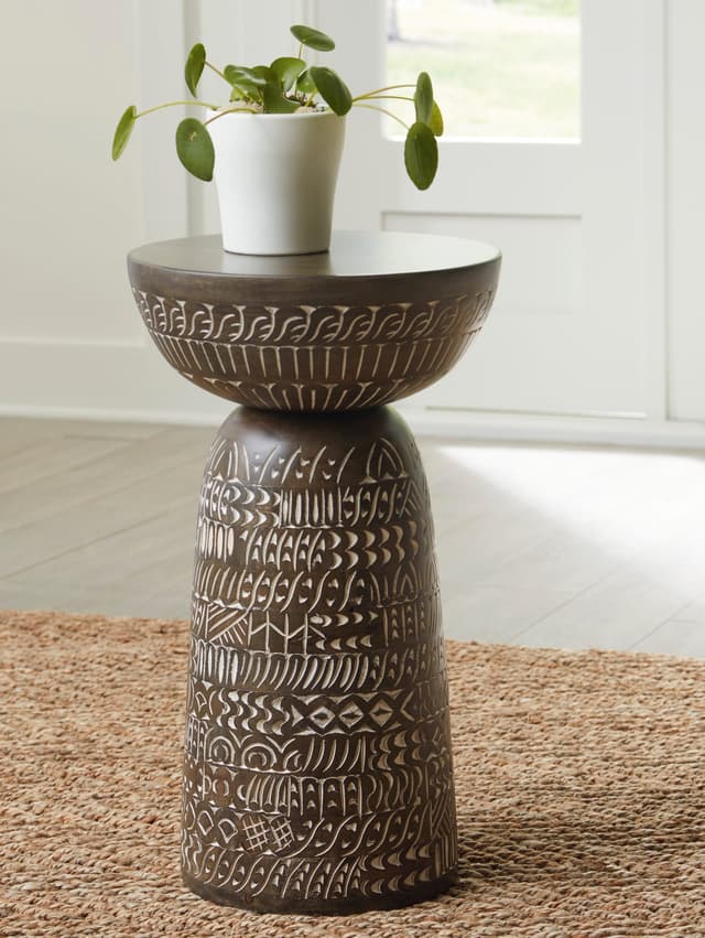 Ashley A4000622 Accent Table — photo 1