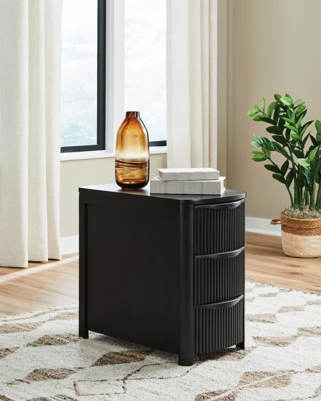 Ashley T208-117 - End Table (USB-A / USB-C Ports) — photo 1
