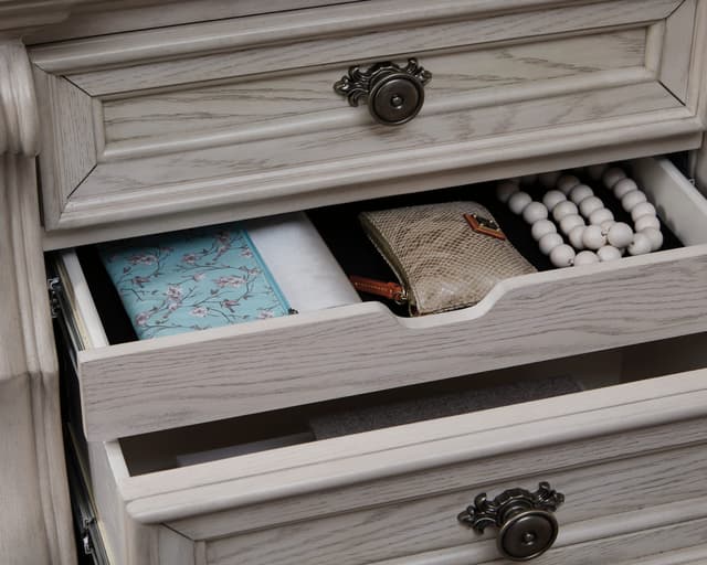 B948 - 5pc Bedroom Set — photo 3