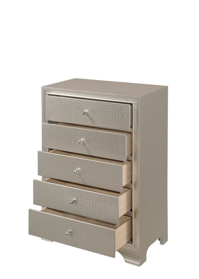 Lyssa Chest — photo 3